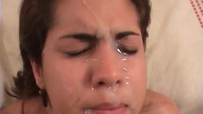 Убавата латино бринета има груб секс