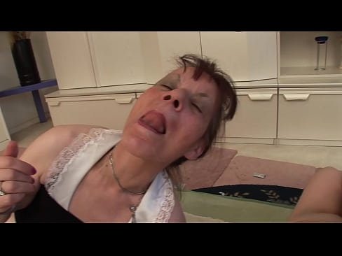 ❤️ Две баби и еден дедо имаат тројка ❤️ Само порно кај нас mk.com-milf-300.ru ﹏